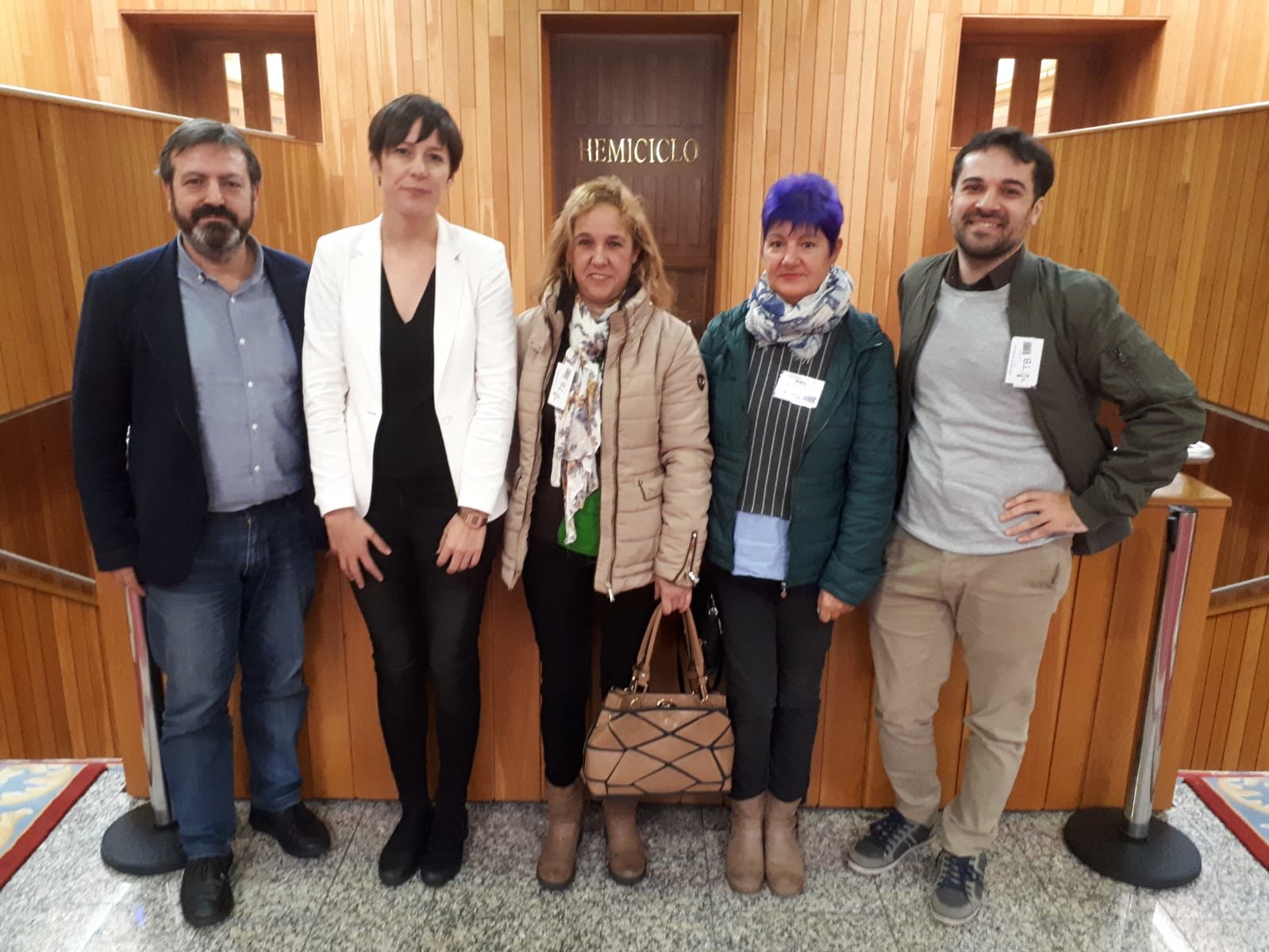 Ana Pontón con duas das afectadas polo macroproxecto do Celta